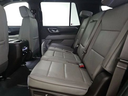 Used 2023 GMC Yukon SLT image 11