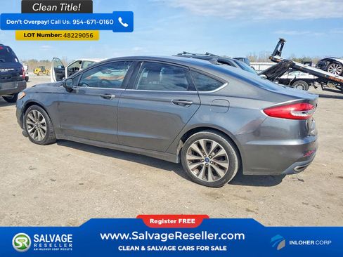 Used 2019 Ford Fusion SE image 3