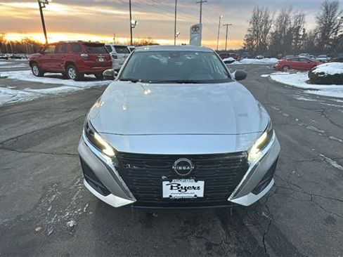 Used 2024 Nissan Altima 2.5 S image 8