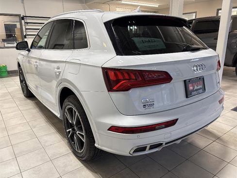 Used 2020 Audi Q5 e Premium Plus w/ Premium Plus Package image 2