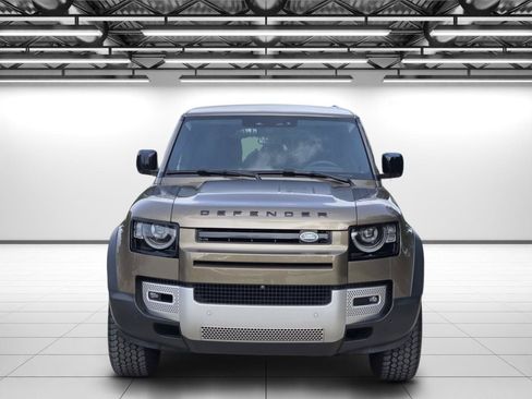 Used 2025 Land Rover Defender 110 S AWD/4WD image 4