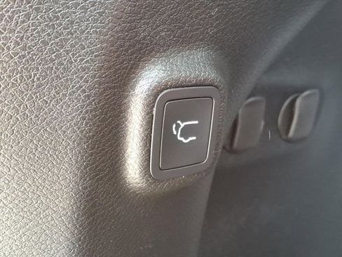 Used 2022 Jeep Cherokee Limited AWD/4WD image 16