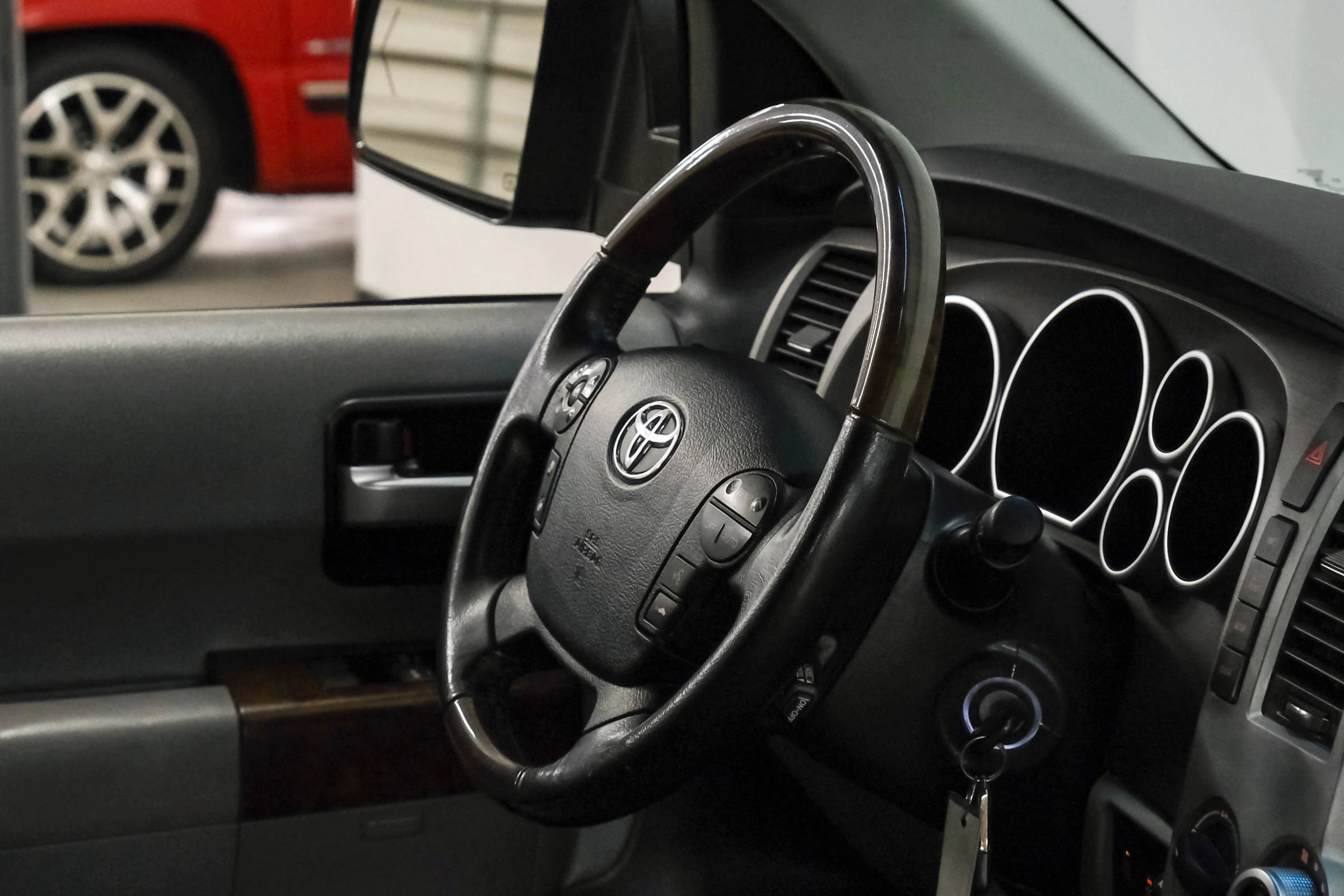 Used 2010 Toyota Sequoia Platinum AWD/4WD image 12