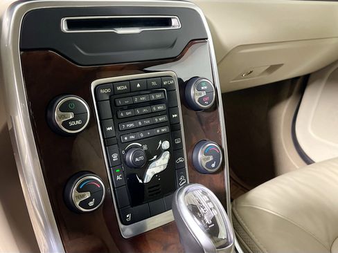 Used 2013 Volvo XC70 T6 image 27