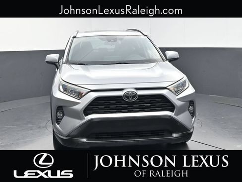 Used 2019 Toyota RAV4 XLE w/ Convenience Package FWD image 4