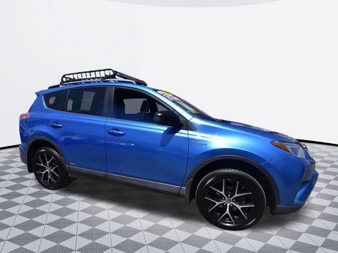 Used 2018 Toyota RAV4 SE AWD/4WD image 4