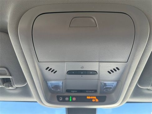 Used 2023 GMC Terrain SLT w/ Elevation Edition image 18