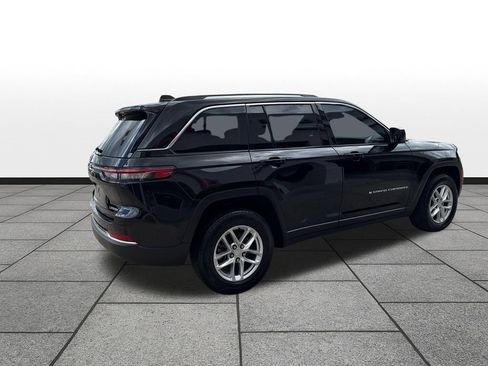Used 2024 Jeep Grand Cherokee Laredo AWD/4WD image 5