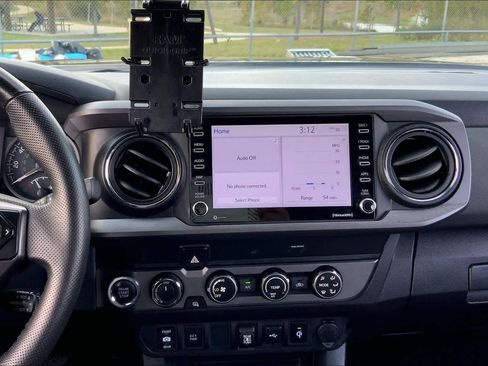 Used 2020 Toyota Tacoma TRD Off-Road image 10