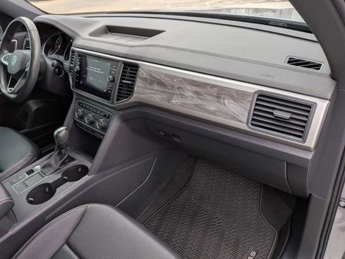 Used 2020 Volkswagen Atlas Cross Sport SE FWD image 28