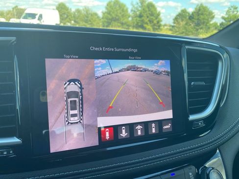 New 2026 Chrysler Pacifica Select image 24