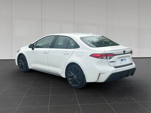 Used 2023 Toyota Corolla SE w/ Carpet Mat Package (TMS) FWD image 3