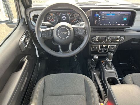 Used 2025 Jeep Wrangler Sport S image 33