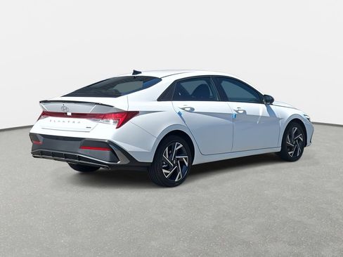 New 2025 Hyundai Elantra SEL image 5