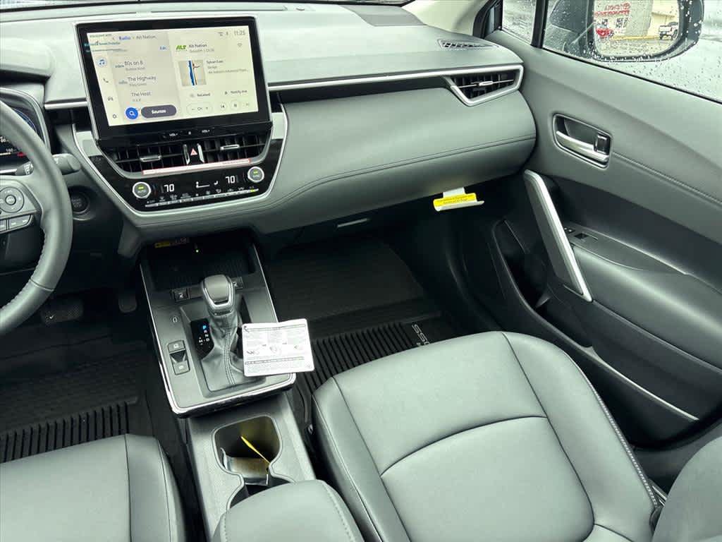 Used 2026 Toyota Corolla Cross XLE w/ Convenience Package FWD image 5