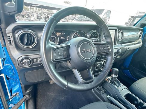 Used 2022 Jeep Gladiator Sport image 12