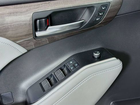 Used 2022 Toyota Highlander Platinum AWD/4WD image 18
