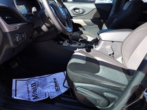 Used 2018 Jeep Cherokee Latitude image 11