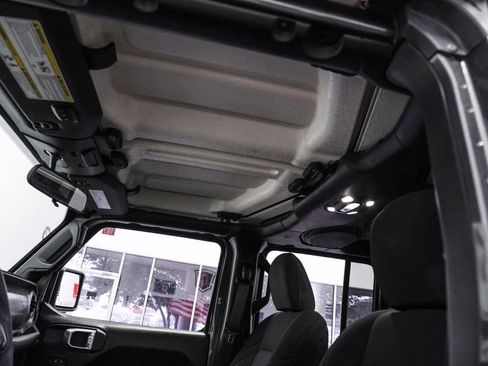 Used 2023 Jeep Gladiator Willys image 32