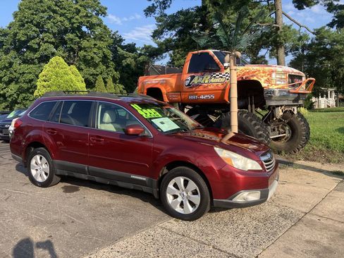 Used 2011 Subaru Outback 2.5i Limited AWD/4WD image 2