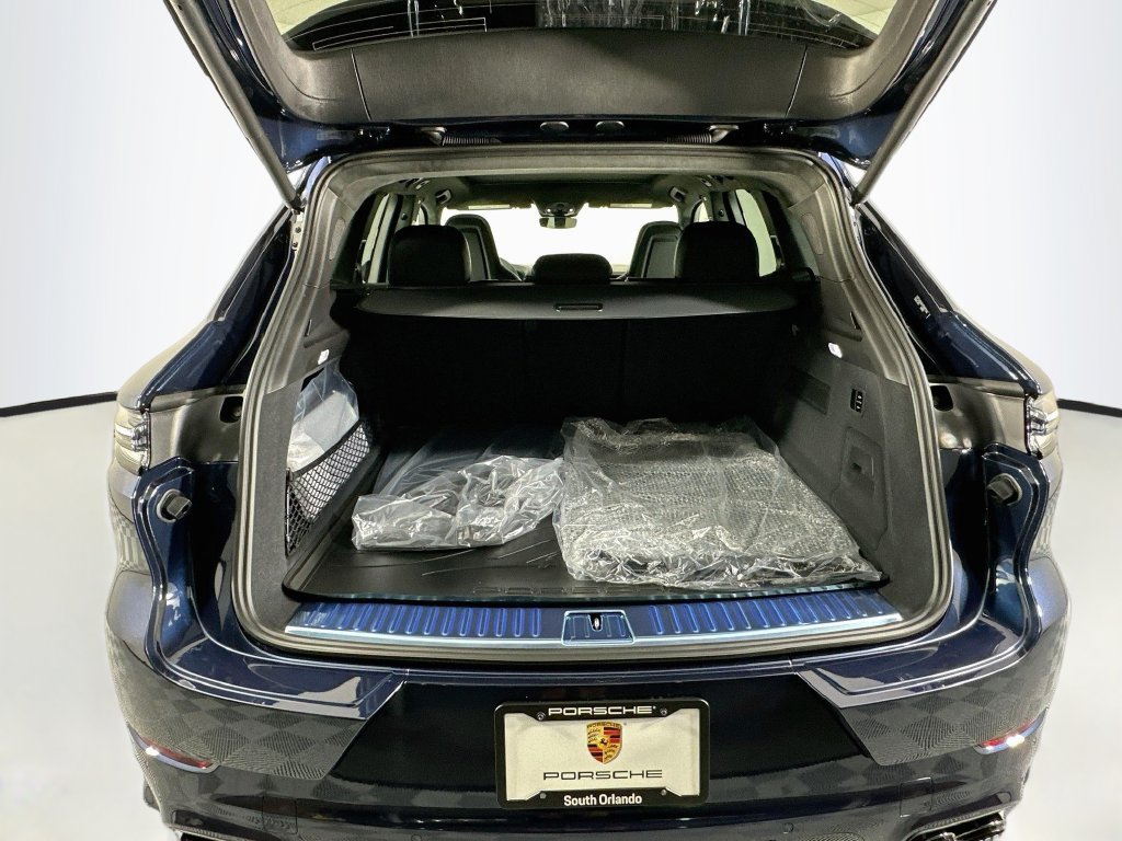 New 2026 Porsche Cayenne GTS AWD/4WD image 28