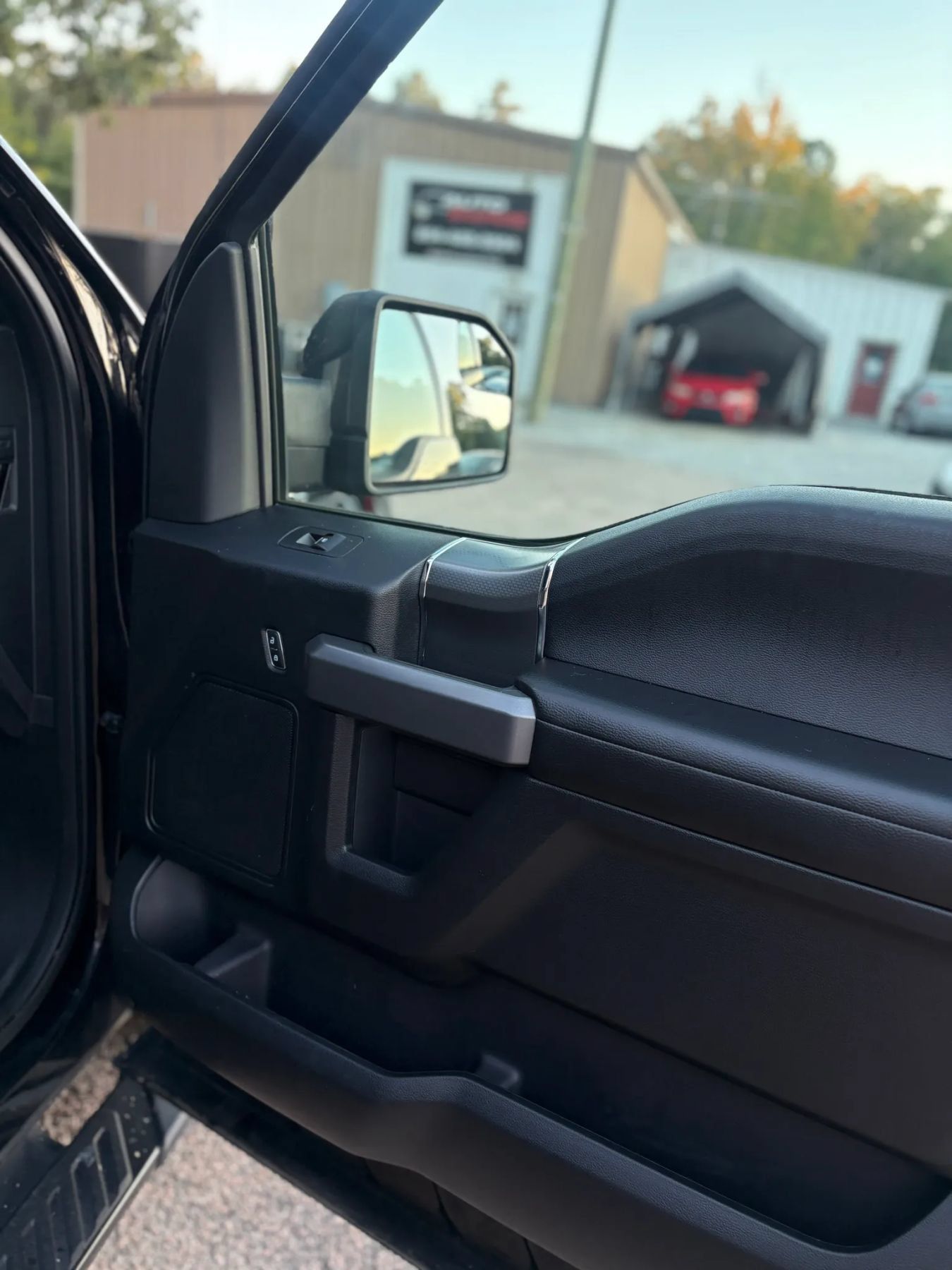 Used 2017 Ford F150 XLT w/ Equipment Group 302A Luxury AWD/4WD image 34