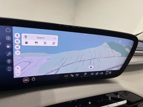 Used 2025 Buick Enclave Avenir image 13