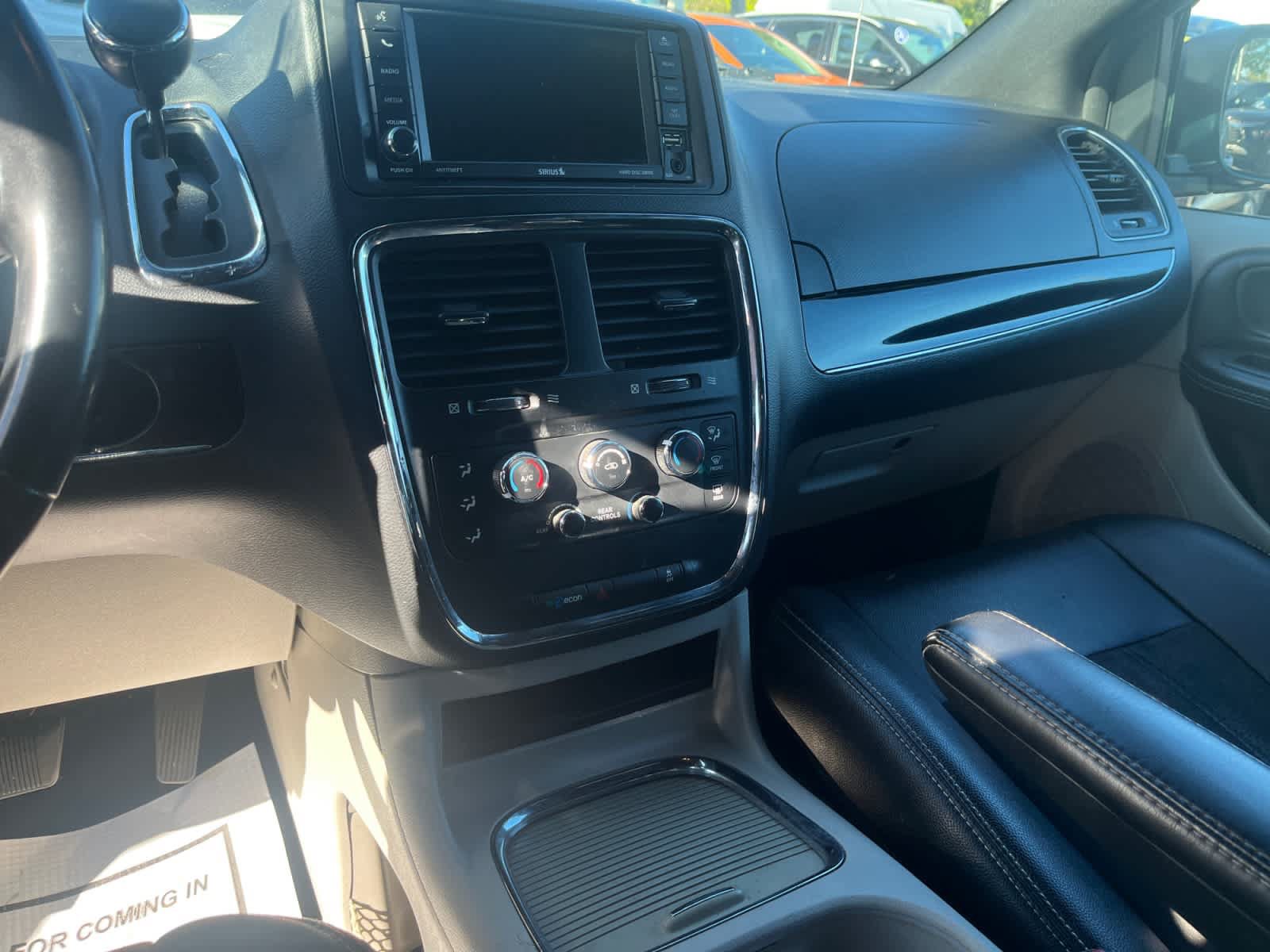 Used 2019 Dodge Grand Caravan SXT FWD image 20
