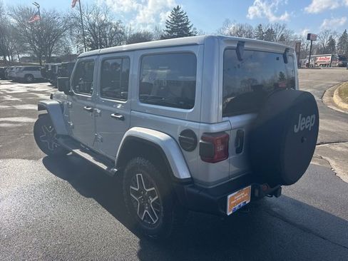 Certified 2024 Jeep Wrangler Sahara w/ Technology Group image 5