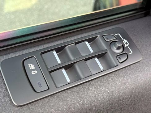 New 2026 Land Rover Discovery Sport Landmark AWD/4WD image 16