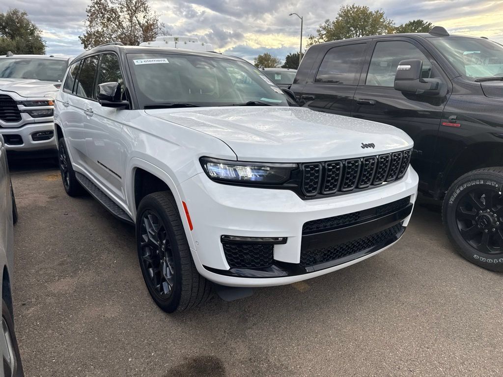 Used 2024 Jeep Grand Cherokee L Summit AWD/4WD image 5