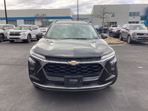 Used 2025 Chevrolet Trax LT w/ LT Convenience Package image 4