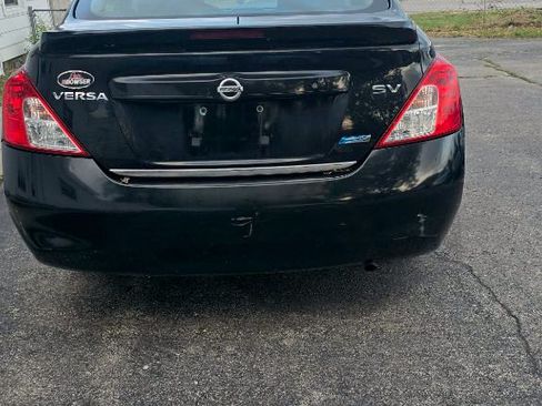 Used 2014 Nissan Versa SV FWD image 10