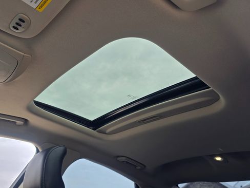 Used 2017 Ford Fusion Titanium image 3