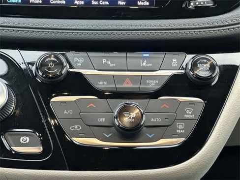 Used 2019 Chrysler Pacifica Limited w/ Advanced Safetytec Group image 17