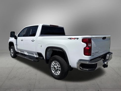 Used 2025 Chevrolet Silverado 2500 LT w/ Convenience Package AWD/4WD image 3