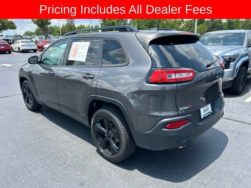 Used 2018 Jeep Cherokee Latitude w/ Altitude Package FWD image 14