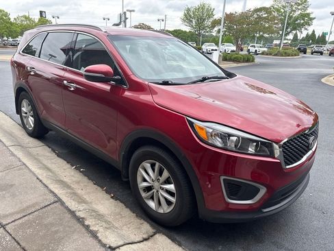 Used 2018 Kia Sorento FWD V6 w/ LX V6 Convenience Package image 2