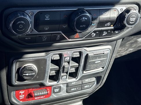 Used 2018 Jeep Wrangler Unlimited Rubicon image 18