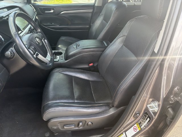 Used 2019 Toyota Highlander Limited Platinum AWD/4WD image 11