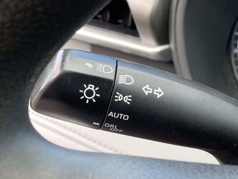 Used 2021 Toyota Highlander L AWD/4WD image 18