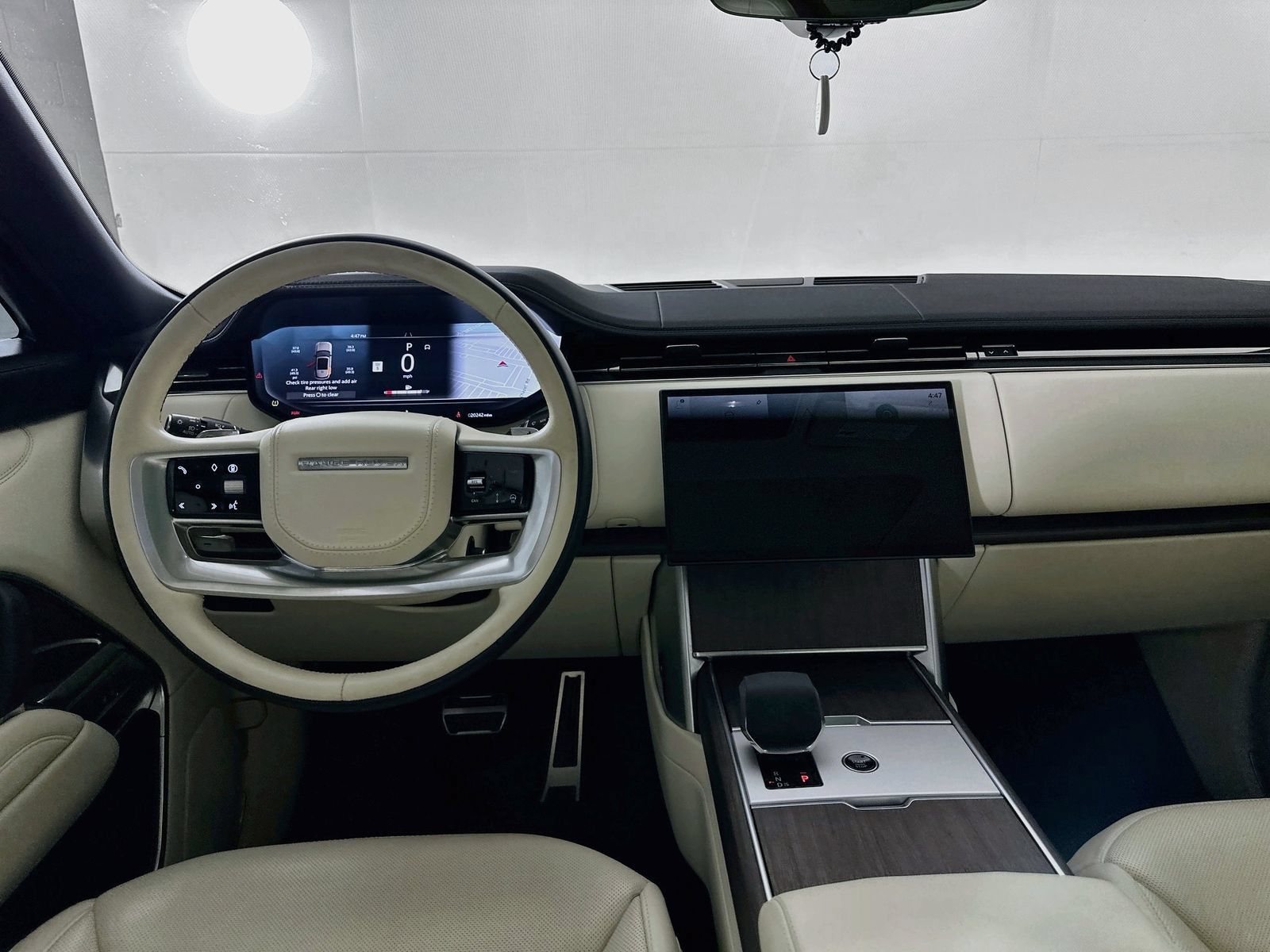 Used 2025 Land Rover Range Rover SE AWD/4WD image 25