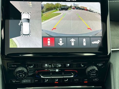 New 2025 Jeep Grand Cherokee L Limited w/ Luxury Tech Group II image 19