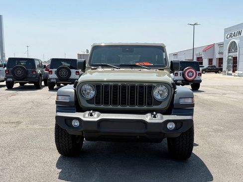 Used 2025 Jeep Wrangler Unlimited Sport AWD/4WD image 2