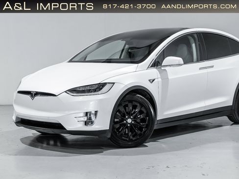 Used 2018 Tesla Model X 75D image 39