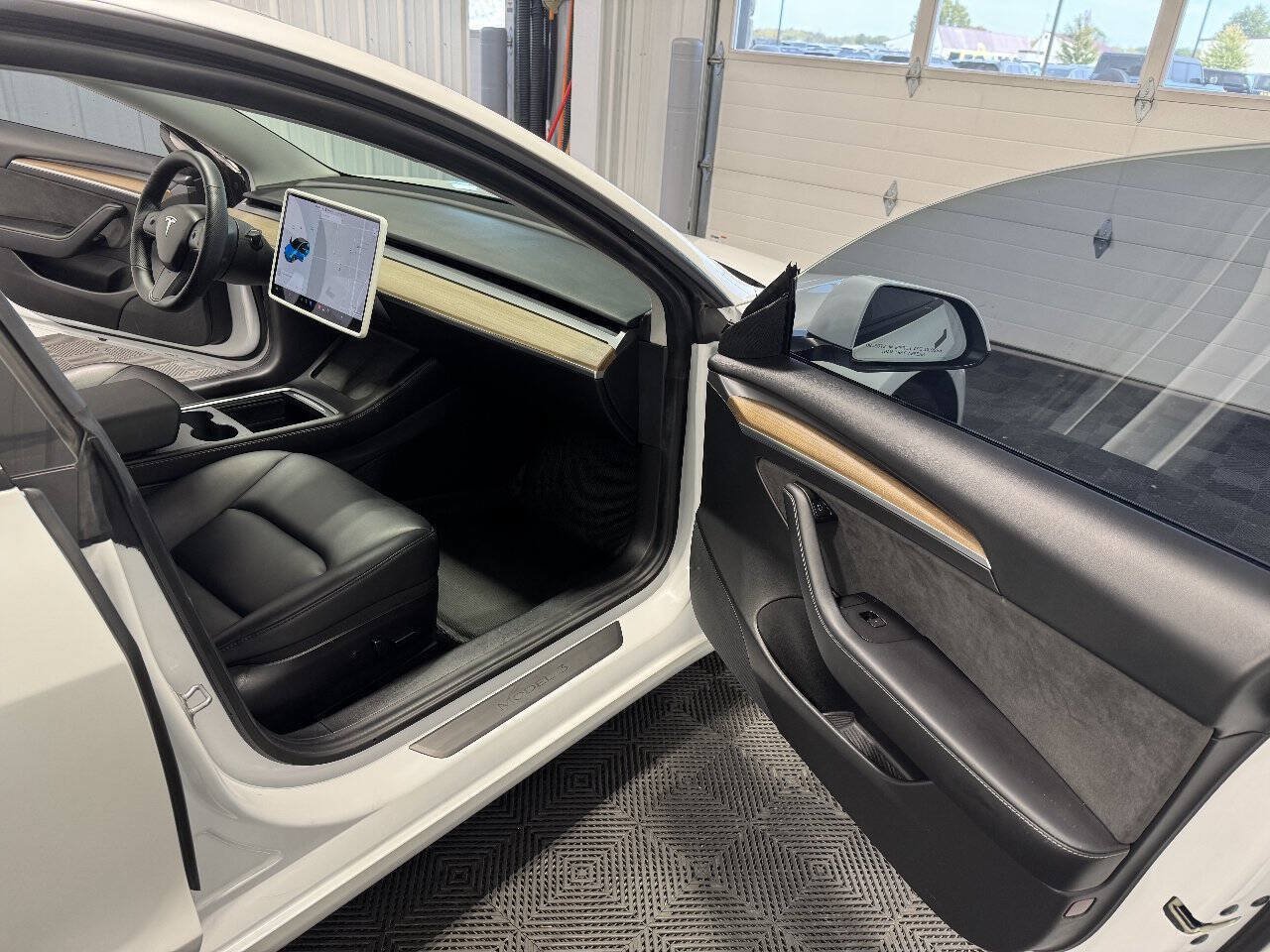 Used 2021 Tesla Model 3 Standard Range RWD image 16