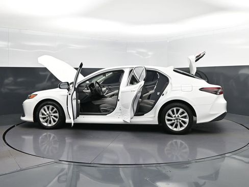 Used 2022 Toyota Camry LE image 47