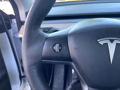 Used 2022 Tesla Model Y Performance AWD/4WD image 19