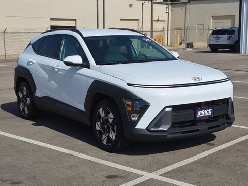 Used 2025 Hyundai Kona SEL FWD image 3