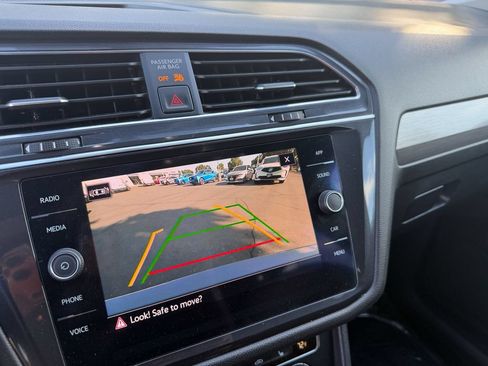 Used 2021 Volkswagen Tiguan SE FWD image 22